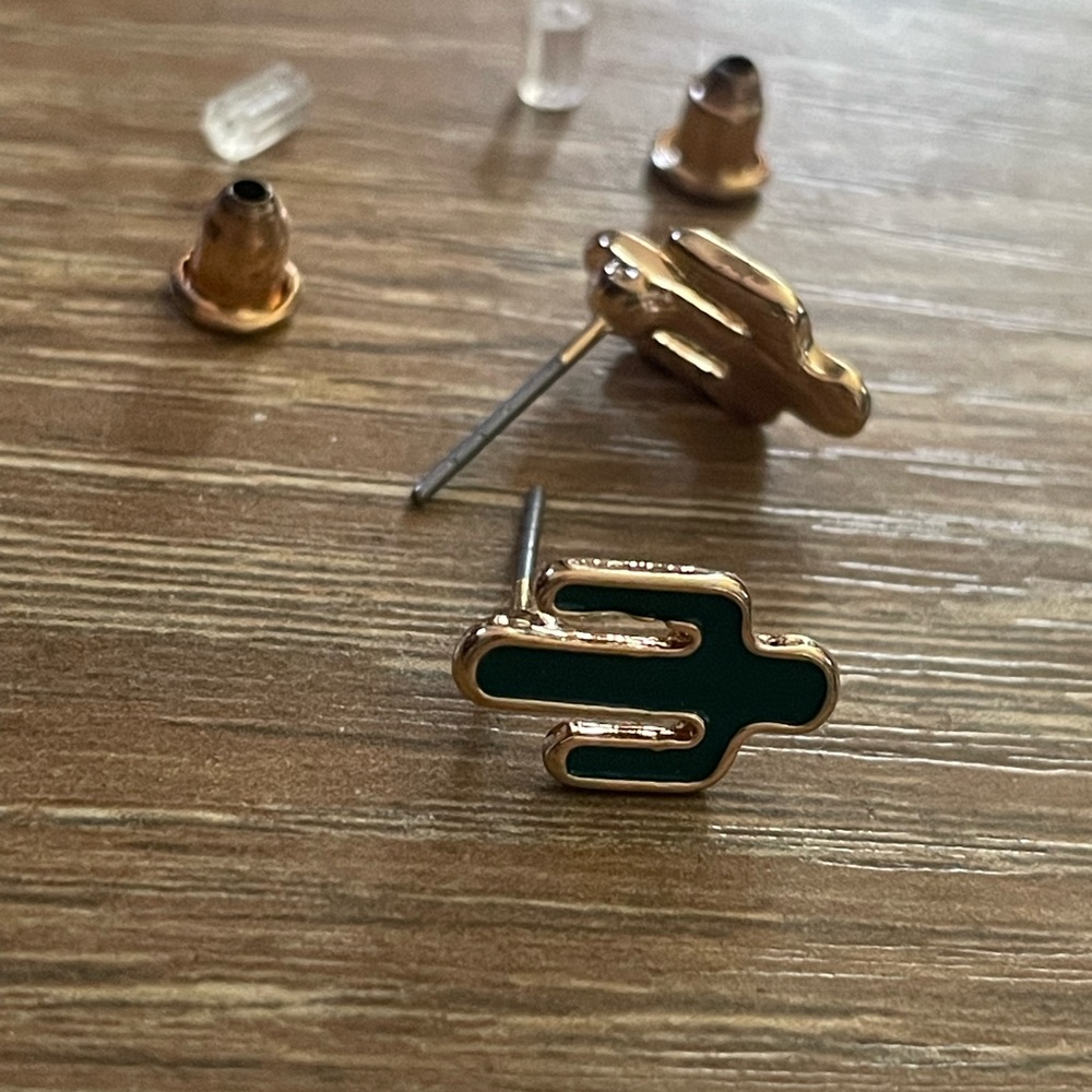 NWOT Cactus Studs - Picture 2 of 3